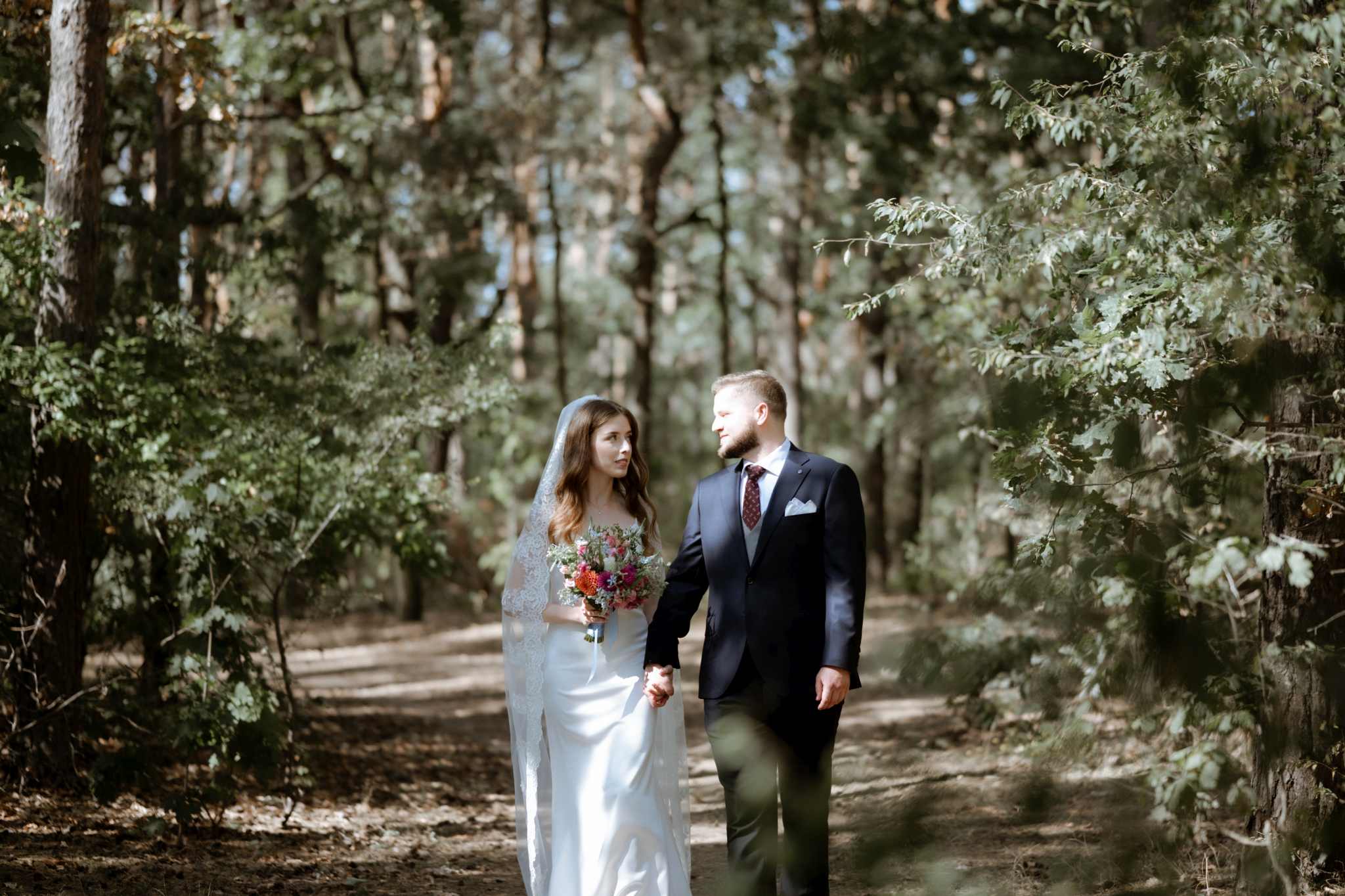 first look pary młodej w plenerze