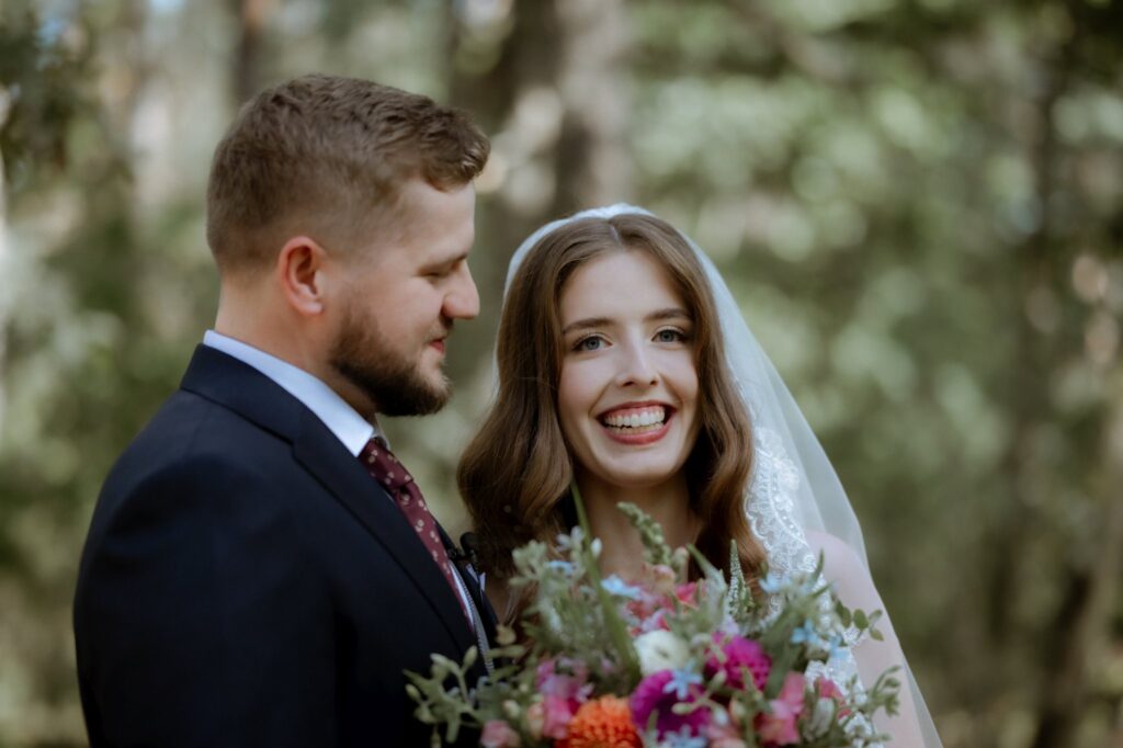 first look pary młodej w plenerze