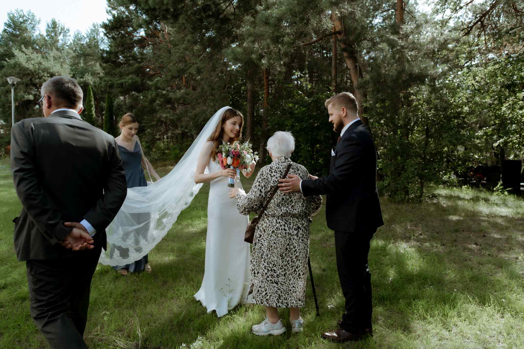 prababcia składa życzenia po ślubie